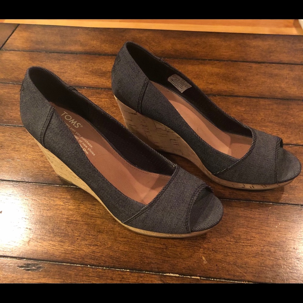 Toms gray wedges